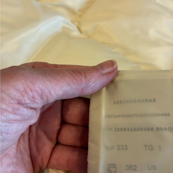 Stunning teddy Moncler down cream puffer vest! - Picture 13 of 15